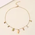 Detailaufnahme der verguldeten Strand Muschel Seestern Buchstabe C Choker Halskette - Buchstabe C Stil (NZ3241-C) / Gold