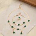 Exquisites grünes Kleeblatt Schmuckset mit passender Halskette, Armband, Ring und Ohrringen. - Gold Flache Schlangenkette Grünes Vierblättriges Kleeblatt Vierteiliges Set