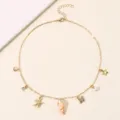 Vergoldete Ozean Thema Charms Halskette mit Muschel, Seestern und einem stilvollen M Anhänger. - Buchstabe M Stil (NZ3241-M) / Gold