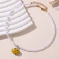 Schicke weiße Perlen Choker Halskette mit süßem gelbem Fisch Anhänger für Damen chic - Gelb (NZ3247)