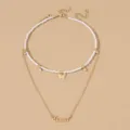 Doppelte Perlen-Choker-Halskette mit goldenem Schmetterlingsanhänger und Krebs-Buchstabe. - Krebs Sternzeichen (NZ2887) / Gold
