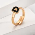 Goldener offener Ring mit verstellbarer Passform und schwarzem Design für Damen. - Buchstabe D / Gold