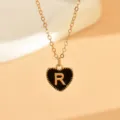 Exquisite Goldkette mit einem schwarz emaillierten Herzanhänger und dem Buchstaben R. - Buchstabe R (NZ2864) / Schwarz