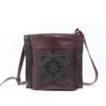 Borsa a tracolla vintage in vera pelle marrone da donna, borsa retrò con motivo intagliato. - Caffè