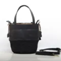 Borsa a secchiello intrecciata in vera pelle nera con manico e tracolla da donna vista dettaglio - Nero