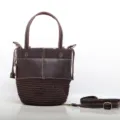 Borsa a secchiello intrecciata in pelle marrone scuro con manico e tracolla rimovibile. - Caffè Scuro