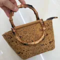 Borsa a mano retrò in vera pelle con manico in bambù, borsa a tracolla floreale vintage. - Marrone