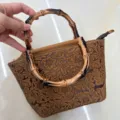 Vintage bruine reliëf lederen handtas met bamboe handvat klassieke retro tas dames - Donkerbruin