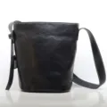 Borsa a secchiello classica in vera pelle nera con tracolla, stile vintage per uso quotidiano. - Nero