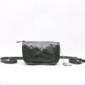 Borsa a tracolla verde scuro in pelle conciata al vegetale, stile vintage con cinturino. - Verde