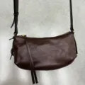 Borsa a tracolla in pelle marrone da donna, elegante borsa hobo vintage con cerniera lampo. - Caffè