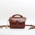 Sac bandoulière rétro en cuir véritable pour femme, élégant sac à main en cuir de vachette. - Brun Rouge