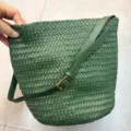Grüne gewebte Leder Beuteltasche, vintage handgemachte Schultertasche Umhängetasche Variante. - Grün