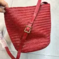 Rote geflochtene Leder Eimer Tasche mit verstellbarem Riemen, vintage Damen Umhängetasche. - Rot