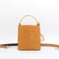 Borsa a secchiello vintage in vera pelle goffrata per donna, elegante borsa con tracolla. - Giallo ocra