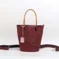 Borsa a secchiello in vera pelle con stampa floreale, manico e tracolla per donna. - Borgogna