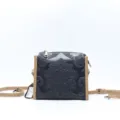 Borsa a tracolla vintage in vera pelle goffrata con cinghia per donna colore nero - Nero