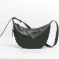 Borsa a tracolla a mezzaluna in pelle verde scuro da donna, elegante borsa capiente. - Verde