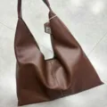 Borsa a tracolla hobo in pelle marrone, grande shopper morbida per il lavoro quotidiano. - Caffè