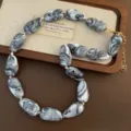 Schwarz-weiße Marmormuster Perlen Halskette, stilvoller Damen Modeschmuck Halsschmuck. - Schwarz Weiß