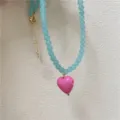 Collier de perles bleu clair avec pendentif cœur rose vif, bijoux tendance pour femmes. - Bleu Clair