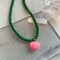 Chic collier de perles vertes avec un joli pendentif cœur rose, bijoux style y2k pour femmes. - Vert