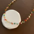 Collana intrecciata in pietra naturale francese, gioiello in oro con pietre colorate. - 04M-1 Collana in Pietra Colorata e Acciaio al Titanio