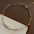 Collana girocollo con perline in pietra naturale francese, raffinata catena in metallo dorato. - 04M-1 Collana in Conchiglia e Acciaio al Titanio