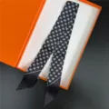 Franse stijl twill smalle zijden sjaal voor vrouwen, chic hartjespatroon haarband en tas lint. - C346-1