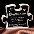 Plaque en acrylique en forme de puzzle avec gravure sentimentale pour belle-fille - Style Puzzle R6-Appréciation de la Belle-fille / Largeur Env 8cm Épaisseur 1cm