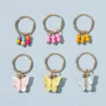 Modische Haarringe mit bunten Perlen und Acryl Schmetterling Anhängern für schöne Frisuren. - HZ0309 Stil (Zopfflechtringe mit Bunten Perlen und Acryl-Schmetterlingsanhängern) / 6er Set