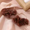 Braune Stoffblumen Creolen Ohrringe für Damen, süße Legierung große Ring Schmuck. - Kaffeebraun