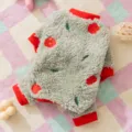 Cómodo mono de vellón para perro otoño invierno con ribete rojo y fruta bordada. - Conjuntos / Verde Dian / XS