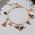 Bracciale con ciondoli di Halloween con pipistrello, cappello da strega e una scopa. - Catena in Metallo Pipistrello Cappello da Strega (BZ2112)