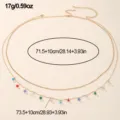 Detailansicht der mehrlagigen goldenen Taillenkette mit zarten bunten Kristallperlen. - Gold Bunter Kristall Stil (DZ0482)