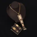 Elegantes goldfarbenes mehrstöckiges Anhänger Halskette und Ohrringe Schmuckset für Damen. - Hohler Rosenblütenstil (SZ0920) / Gold