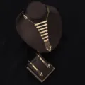 Goldfarbenes geometrisches Ausschnitt-Anhänger-Halskette und Ohrringe Schmuckset Variantenstil. - Mehrlagiger gestufter Stil (SZ0924) / Gold