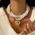 Mehrlagige Perlen-Halskette mit grossem goldenem Herz-Anhänger für Damen Modeschmuck. - Großes Goldherz Perle Stil (NZ3303)
