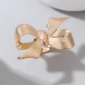 Goldfarbener Metall Schleife Ring verstellbar geometrisch Damen Schmuck Accessoire - Schleifenform Offener Stil (RZ0835-D)