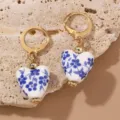 Blau-weiße Porzellan Herz Keramik Ohrringe mit goldenen Klappbrisuren Retro Stil Variante - Kleiner Herz Anhänger Stil / Blau-Weißes Muster-Herz-Hebelrücken (EZ5252lanbai-3)