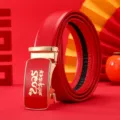 Cintura in vera pelle rossa da uomo con fibbia automatica dorata e design serpente cinese. - Buona fortuna anno del serpente - 1 rosso