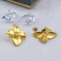 Chic pendientes de botón de flor de cuatro pétalos de acero inoxidable dorado. - Dorado
