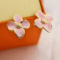 Pendientes de cuatro pétalos de acero inoxidable esmaltado de lujo estilo francés elegantes - Rosa