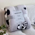 Gefaltde grijze micropluche flanellen deken met schattig koeprint patroon en papieren label - Pandajong / 70*100cm-Alleen deken