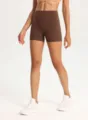 Pantaloncini da yoga marroni da donna a vita alta, shorts sportivi fitness per corsa e palestra. - colore castagna