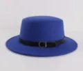 Cappello piatto in feltro di lana blu con cintura in pelle nera per autunno e inverno - Taglia unica / Stile Anello in Pelle / Blu zaffiro