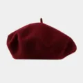 Detailed view of the solid burgundy wool beret, soft texture and classic vintage painter hat style. - Recommended Head Circumference 56-59 cm (Elastic, Non-adjustable) / Burgundy
