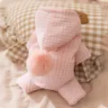 Rosa karierter Hundewintermantel mit Kapuze und Bommel, warme vierbeinige Haustierbekleidung. - 2XL / Rosa Mit Kapuze