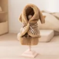 Gemütlicher Haustier Winter Kapuzenumhang mit Plüsch Fleece und stilvollem Karomuster für Hunde. - XS / Zweiteiliges Set / Lomi Braun