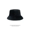 Vista dettagliata di un cappello a secchiello in peluche nero da donna, morbida texture - Taglia unica / Nero